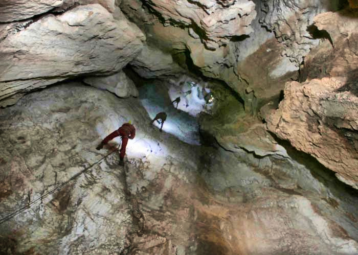 Exploraciones en la Sima del Tajo Colorao